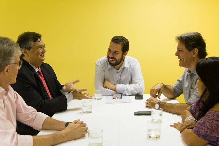 o ex-governador da Paraíba Ricardo Coutinho (PSB), o governador do Maranhão, Flávio Dino (PC do B), os ex-presidenciáveis Guilherme Boulos (PSOL) e Fernando Haddad e Sônia Guajajara em encontro em Brasília