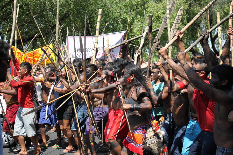 Índios fazem protestos pelo Brasil contra mudanças na saúde