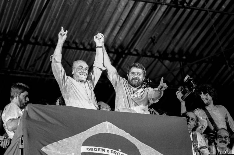 Leonel Brizola e Lula durante em comício realizado na Candelária, no Rio, em 1989
