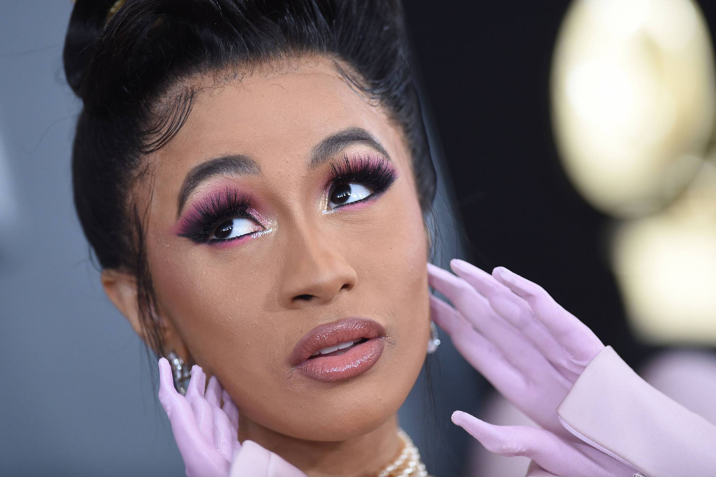 F5 - Celebridades - Rapper Cardi B Diz Que Drogou E Roubou Homens Para ...