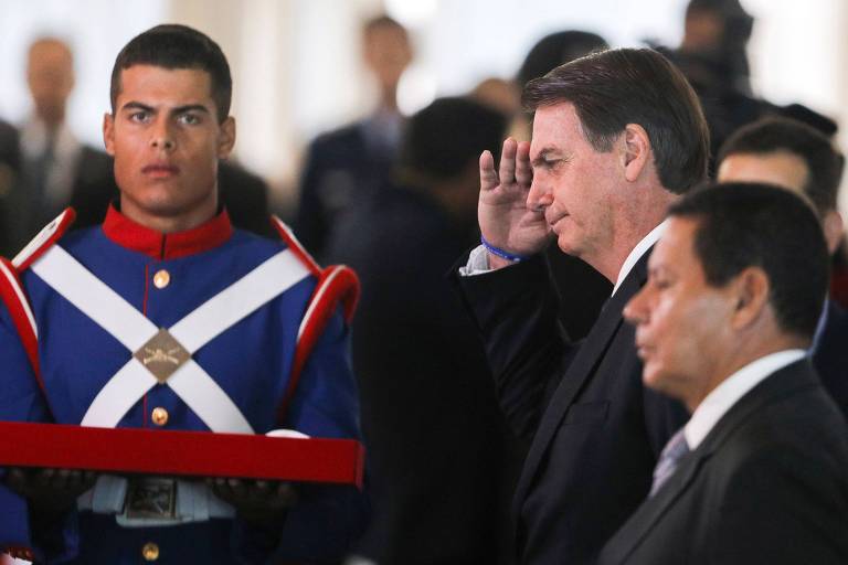O presidente Jair Bolsonaro e o vice, general Mourão, durante cerimônia de aniversário da Justiça Militar, em Brasília