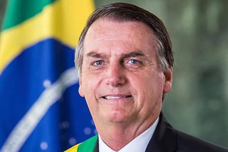 Planalto causa constrangimento ao enviar foto de Bolsonaro a embaixadas estrangeiras