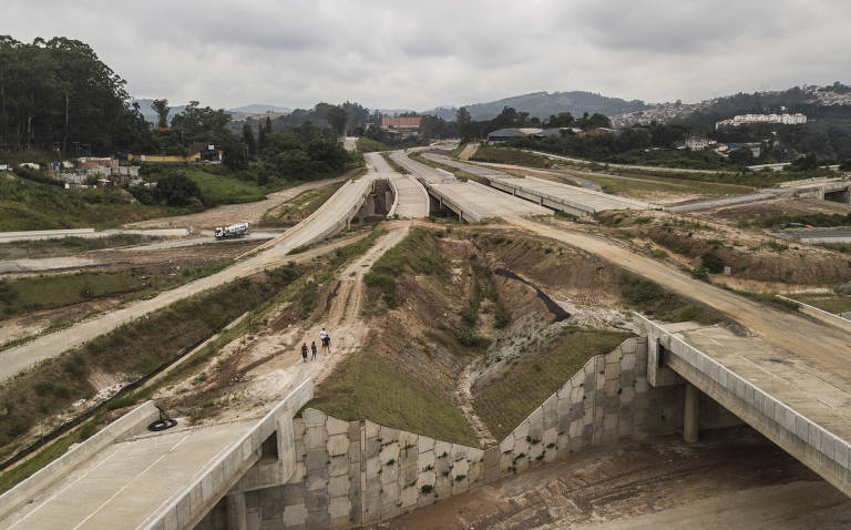 Uma das preocupações de parte dos técnicos que acompanham a obra é a qualidade das construções já feitas, o que inclui a segurança dos túneis, pontes e viadutos, por exemplo