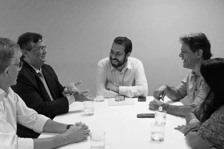 A partir da esquerda, Ricardo Coutinho (PSB), ex-governador da Paraíba, Flávio Dino (PC do B), governador do Maranhão, Guilherme Boulos (PSOL) e Fernando Haddad (PT), ex-candidatos à Presidência, e Sônia Guajajara (PSOL), ex-candidata à vice-Presidência, em encontro em Brasília