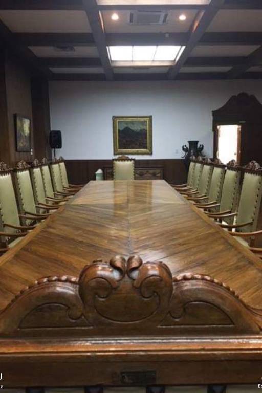 A mesa do Salão dos Despachos antes da reforma