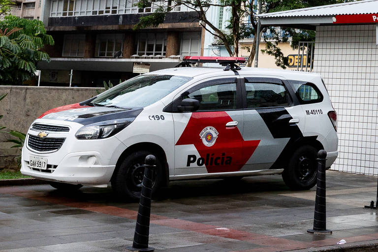 Viatura da PM em posto policial na capital paulista