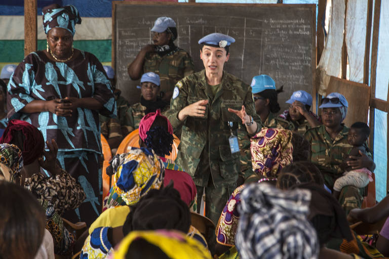 A capitão de corveta brasileira Marcia Andrade Braga, membro da Missão de Paz das Nações Unidas na República Centro-Africana (MINUSCA), recebeu o prêmio de Defensora Militar da Igualdade de Gênero da ONU 