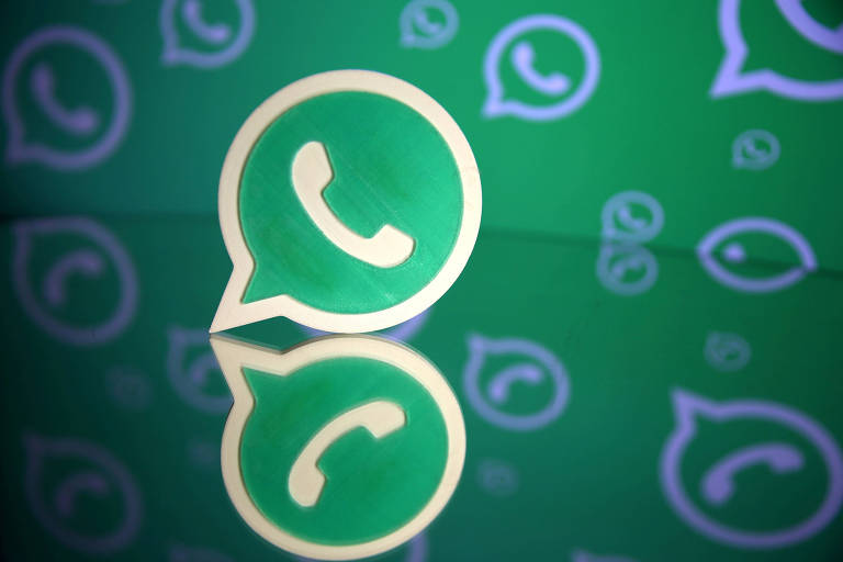 Logo verde do WhatsApp espelhado e com o fundo verde 