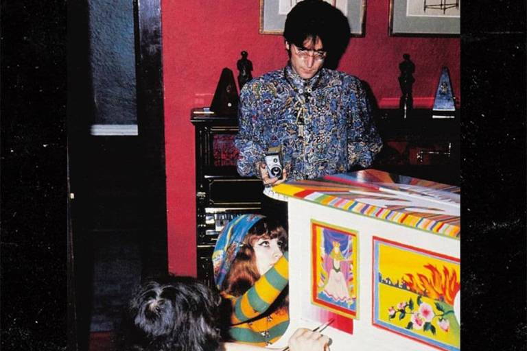 Piano raro que Lennon usou para compor músicas do 'Sargent Pepper's' vai a leilão