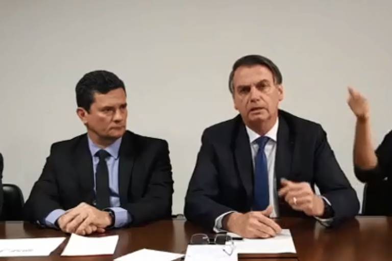 Bolsonaro diz que quer mandar alunos para exterior 'como foi feito lá atrás'