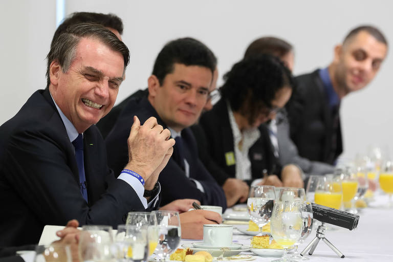O presidente Jair Bolsonaro fala durante café da manhã com jornalistas nesta sexta (5) no Palácio do Planalto