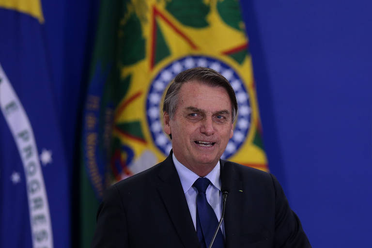 O presidente Jair Bolsonaro sorri