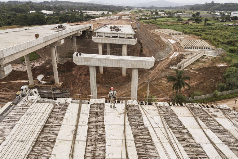 Obras do Rodoanel com a rodovia Dutra. O governo João Doria (PSDB) vai contratar o IPT (Instituto de Pesquisas Tecnológicas) para fazer um pente-fino nas já atrasadas obras do Rodoanel Norte, que teve canteiros abandonados ainda na gestão Geraldo Alckmin (PSDB). O objetivo é avaliar a condição das obras feitas até agora