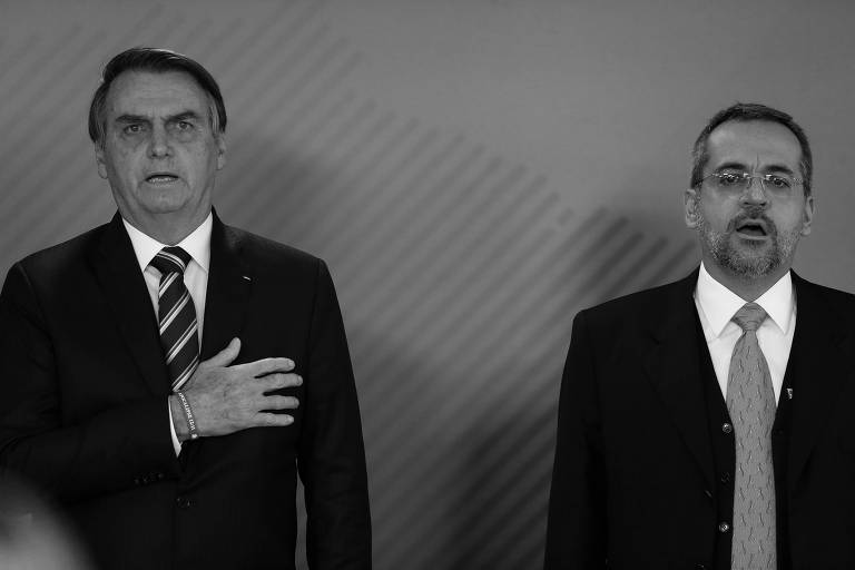 Jair Bolsonaro participa de cerimônia de posse do novo ministro da Educação, Abraham Weintraub, no Palácio do Planalto, em Brasília
