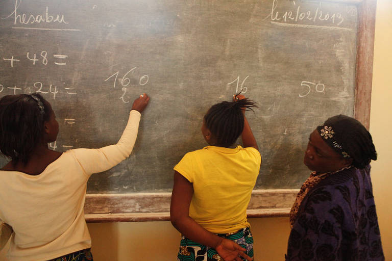 Aula na City of Joy, na República Democrática do Congo, centro de acolhimento para mulheres vítimas de violência criado pelo ginecologista Denis Mukwege, ganhador do Nobel da Paz de 2018
