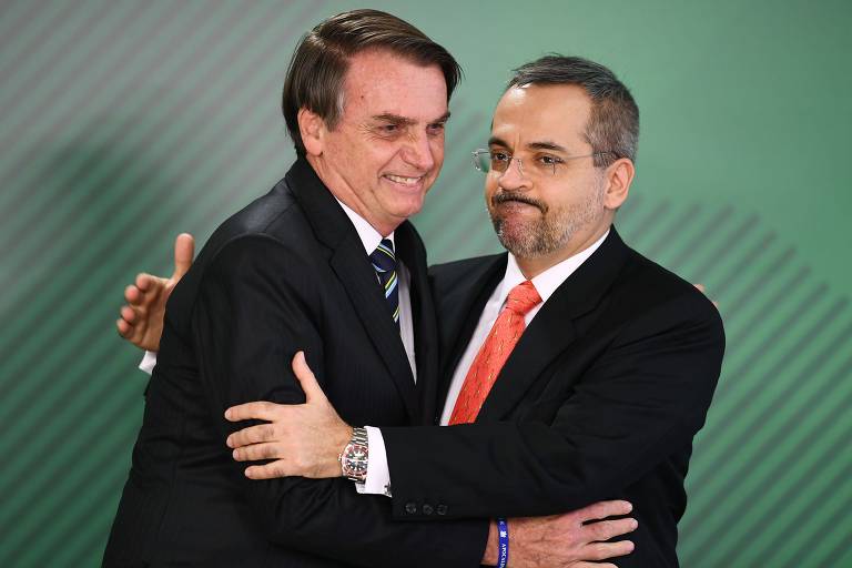 Bolsonaro recebe Abraham Weintraub, novo ministro da Educação, que substitui o demitido Ricardo Vélez e procura sanar crise que atinge a pasta desde o começo do mandato