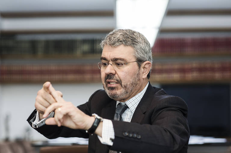 Temer concedeu entrevista à Folha ao lado do advogado Eduardo Carnelós, que interrompeu a conversa em alguns momentos para rebater argumentos da acusação e reforçar pontos da defesa