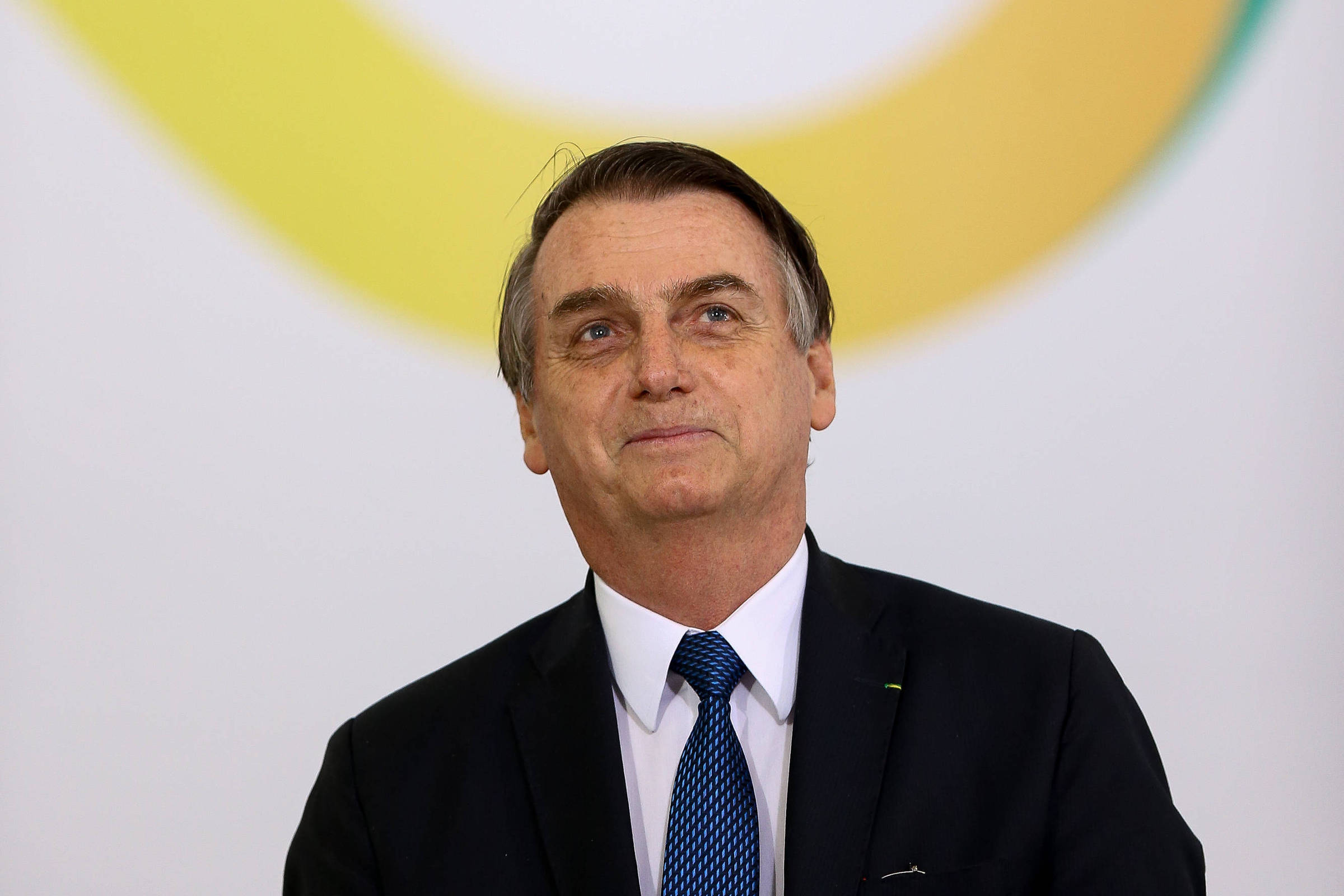 Resultado de imagem para Jair Bolsonaro completa seis meses de governo, mas com novas baixas no poder.