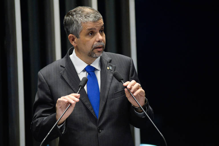 O presidente da Associação Nacional dos Procuradores da República, José Robalinho Cavalcanti, está em guerra aberta contra Dodge e também procura se credenciar para assumir a PGR