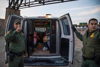 On US-Mexico border, militia vow to patrol until 'wall is up'