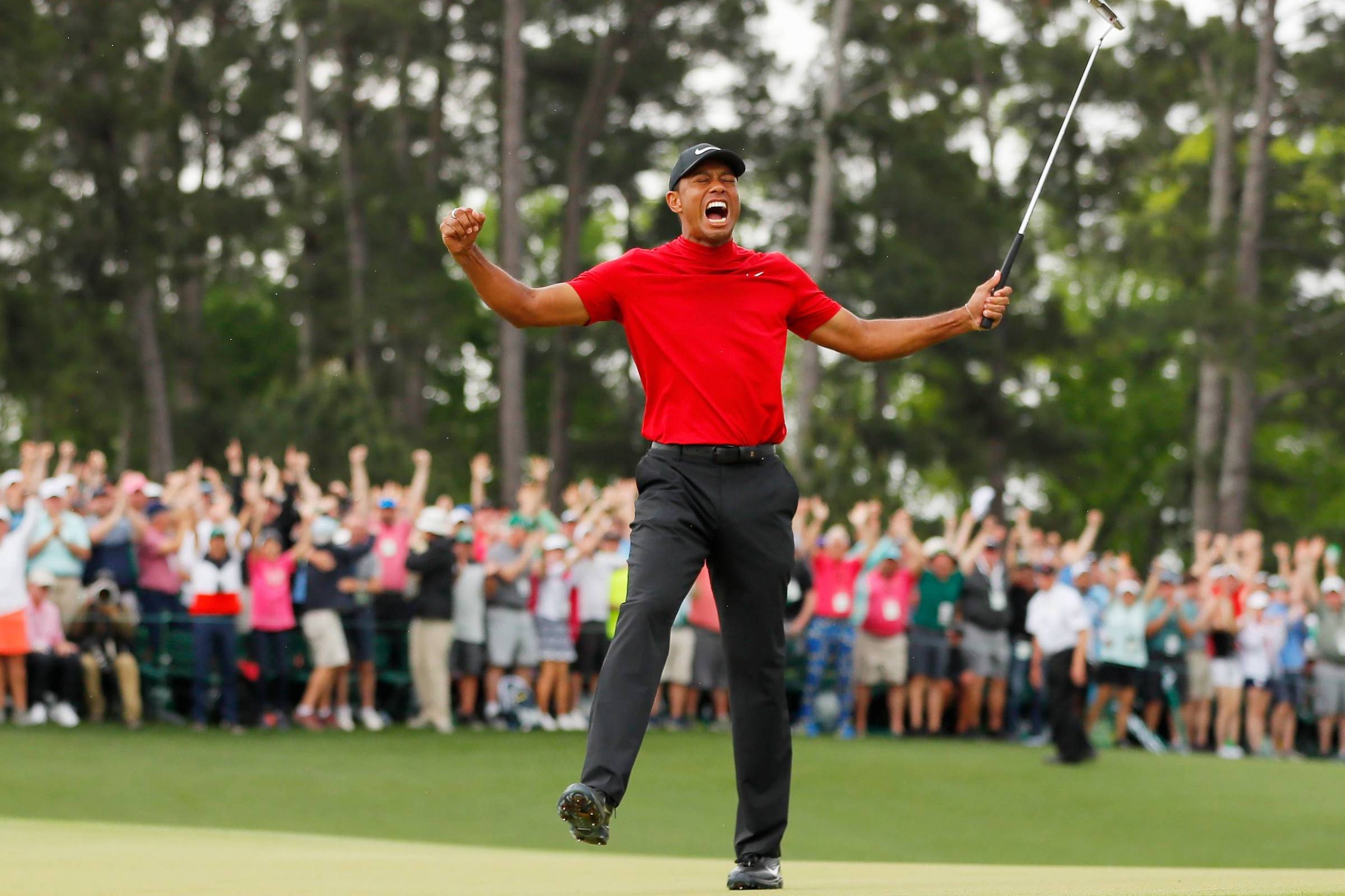 Tiger Woods renasce e vence o Masters de golfe após 11 anos - 14/04