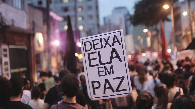 Protesto registrado no documentário '#PrimaveradasMulheres', de Antonia Pellegrino e Isabel Nascimento e Silva