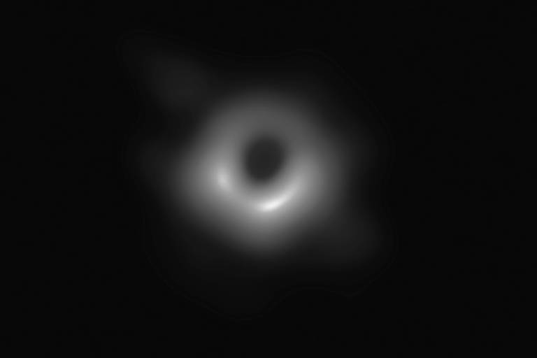 A primeira imagem de um buraco negro, no interior da galáxia M87
