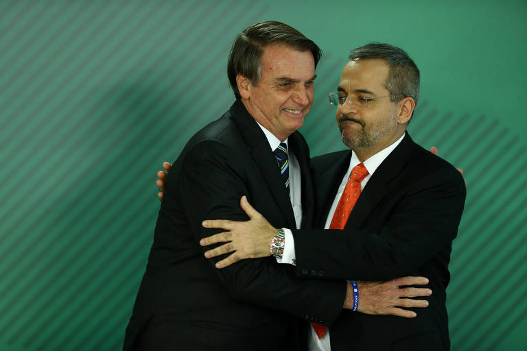 Bolsonaro sabia de investigação contra Flávio antecipadamente, indica Weintraub