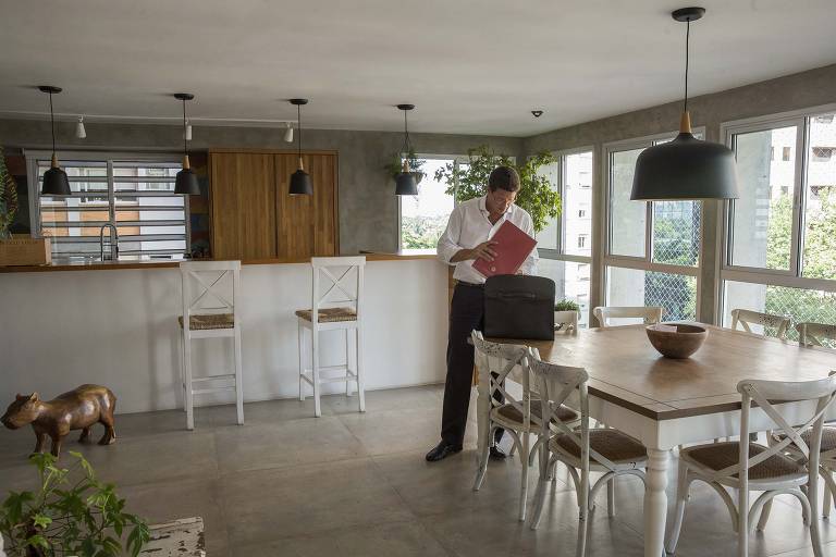 Ricardo Salles em sua casa, em São Paulo