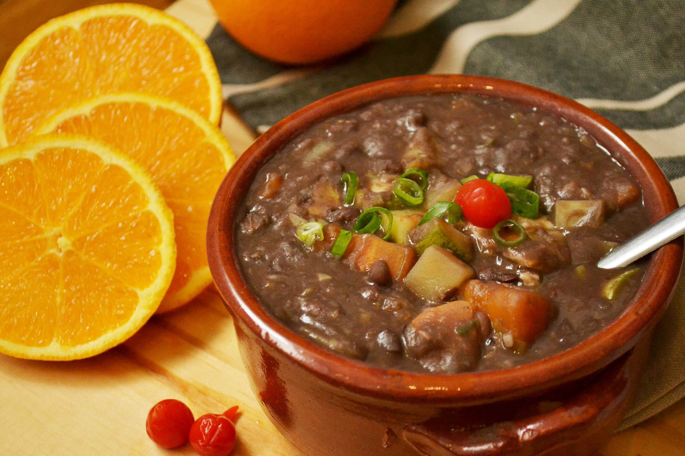 F Colunistas Aventura Na Cozinha Feijoada Vegetariana Leva Legumes E Provolone Defumado E