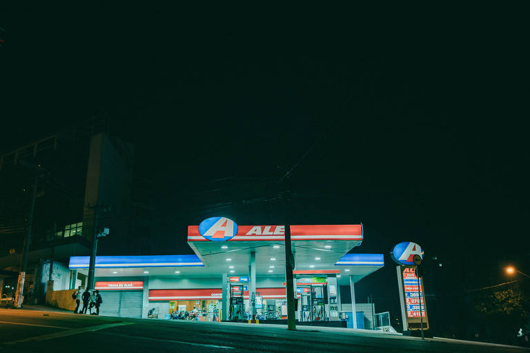 Posto da distribuidora Ale na esquina das avenidas Heitor Penteado e Pompeia