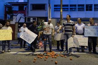 Manifestantes levaram tomates para ato contra Dias Toffoli em São Paulo