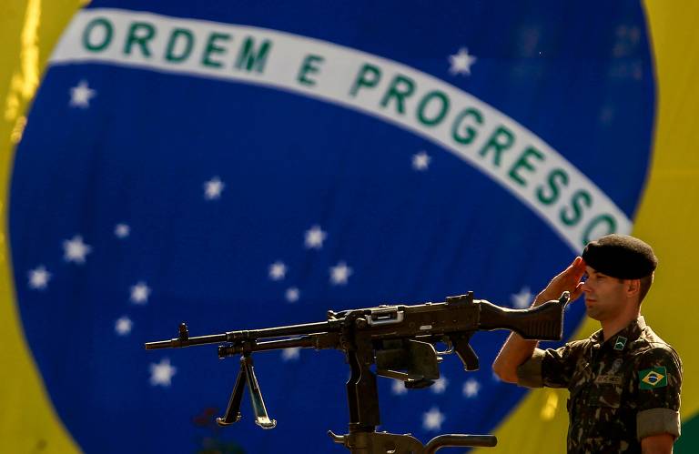 Bolsonaro participa de homenagem ao Exército em 2019