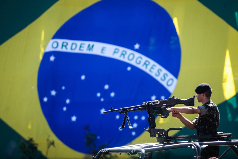 Bolsonaro participa de homenagem ao Exército em São Paulo