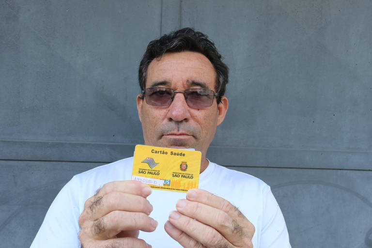 Antônio Carlos Sobrinho, 50 anos, diz que sente muita dor e não fez os exames; ele pede providências