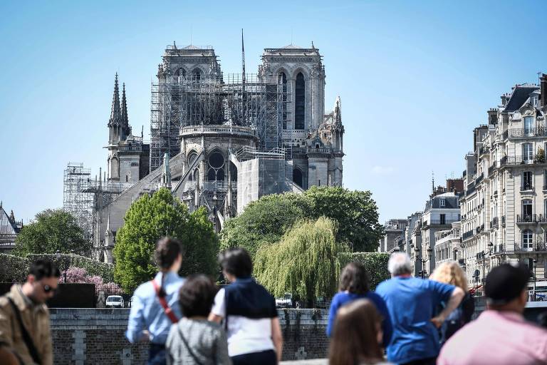 Notre-Dame de Paris: duas observações