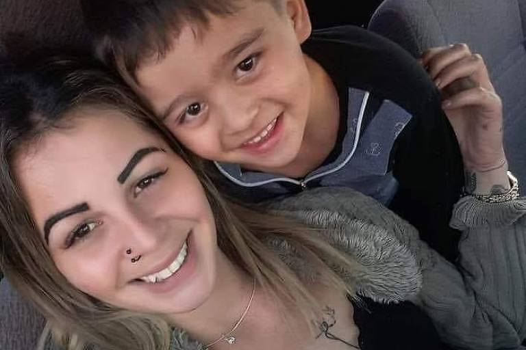 Camila Bianca Pereira da Silva, 24 anos, e Erick Miguel da Silva Alves, 5 anos, mãe e filho, que morreram afogados 