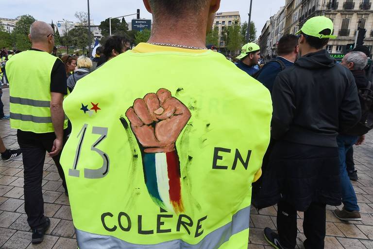 'Coletes amarelos' fazem mobilização em diferentes cidades francesas