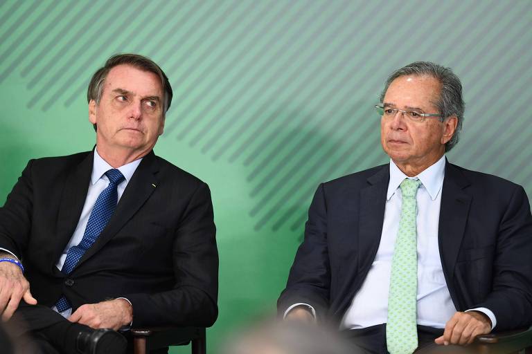 O presidente Jair Bolsonaro e o ministro da Economia, Paulo Guedes, durante cerimônia no Palácio do Planalto, em janeiro deste ano

