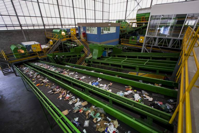 Triagem de lixo reciclável em São Paulo