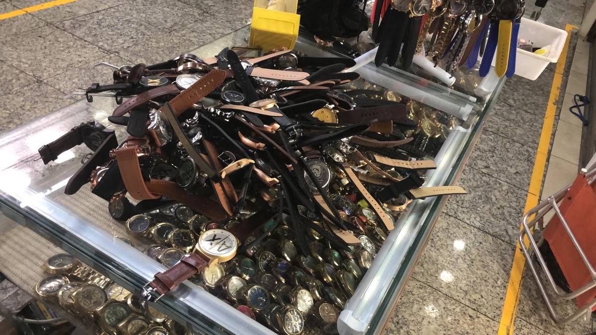 Operação no Brás apreende 30 mil relógios falsificados - São Paulo