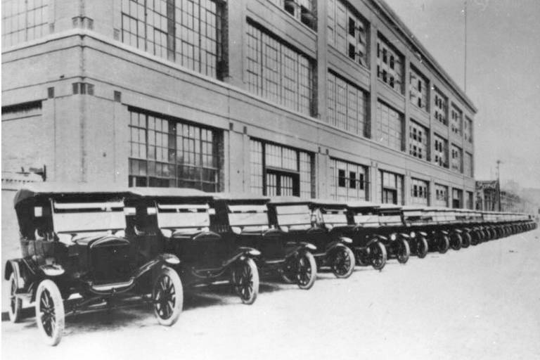 Ford faz 100 anos no Brasil em processo de reconstrução