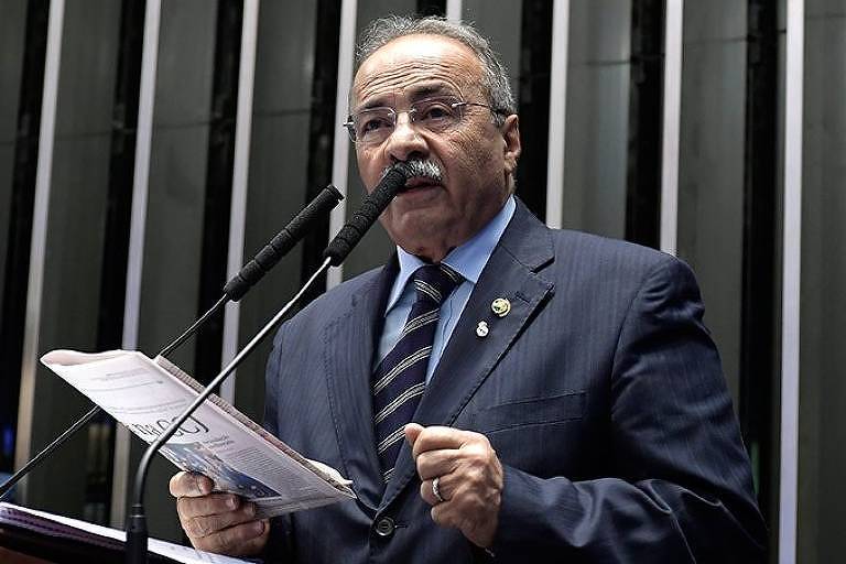 O senador Chico Rodrigues (DEM-RR), vice-líder do governo Bolsonaro, que contratou primo dos filhos do presidente como assessor