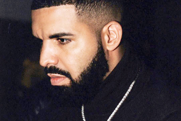 Drake usa camisa do Corinthians em bar e conta que quase arrumou briga