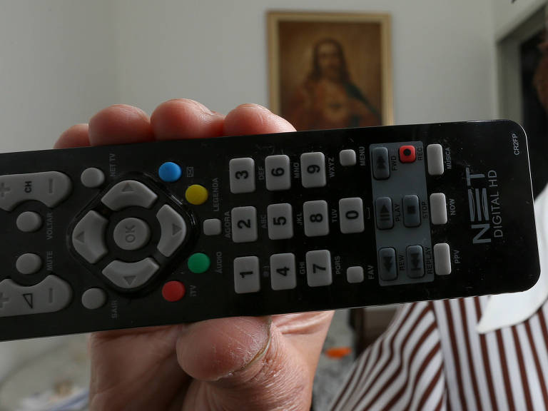 Consumidora solicita a suspensão da TV a cabo há dois meses