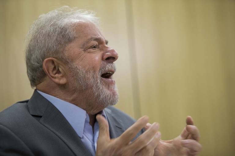 Lula concede entrevista na prisão, em abril