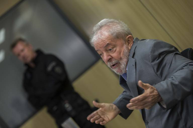 Lula concede entrevista na prisão