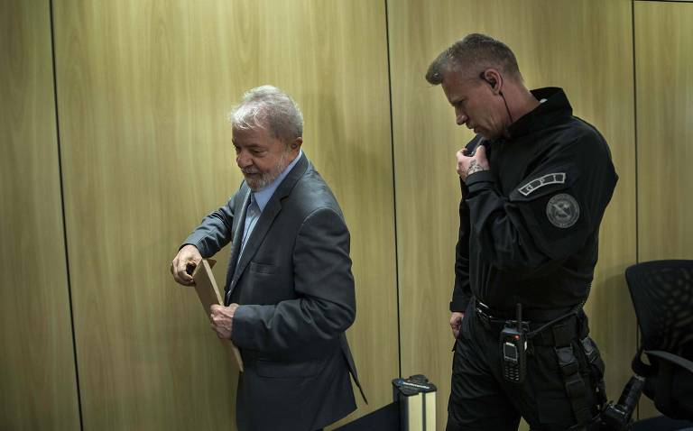 O ex-presidente Lula na sede da Polícia Federal, em Curitiba (PR), onde o petista está preso