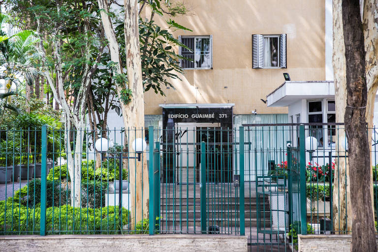 1960 a 1980 -  Com inspiração modernista, as construções valorizam a cultura e a paisagem nacionais e surgem nomes como Edifício Guaimbê (uma folhagem gigante), assinado pelo arquiteto Paulo Mendes da Rocha, em 1962. O edifício fica nos Jardins (zona oeste de São Paulo)