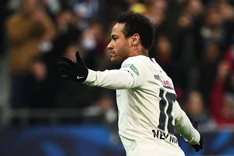 Neymar comemora gol marcado na final da Copa da França, vencida pelo Rennes